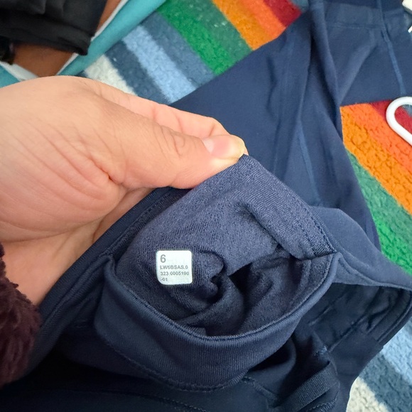 !!SOLD!!Lululemon Invigorate High-Rise Crop 23" leggings in True Navy women’s si - Picture 4 of 4